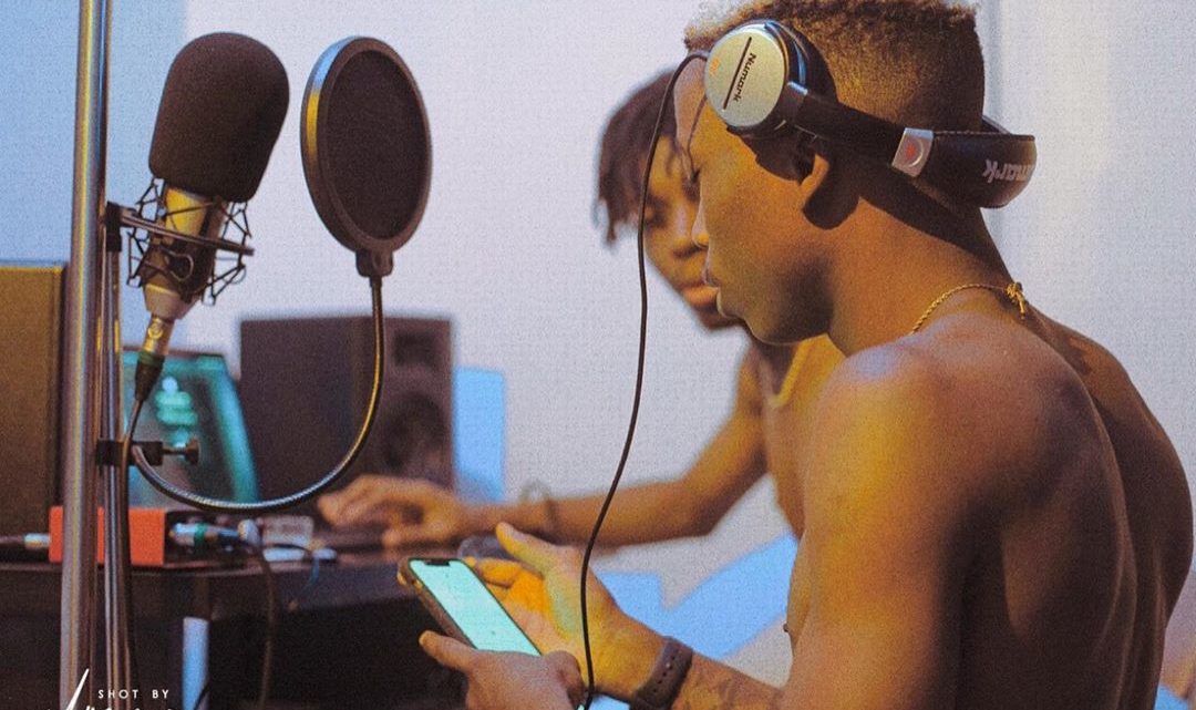 Lil Frosh Biography: Songs, Age, Net Worth, DMW Deal, Facts, Girlfriend, House, Car, Wikipedia, Record Label & More Lil Frosh Biography: Songs, Age, Net Worth, DMW Deal, Facts, Girlfriend, House, Car, Wikipedia, Record Label & More