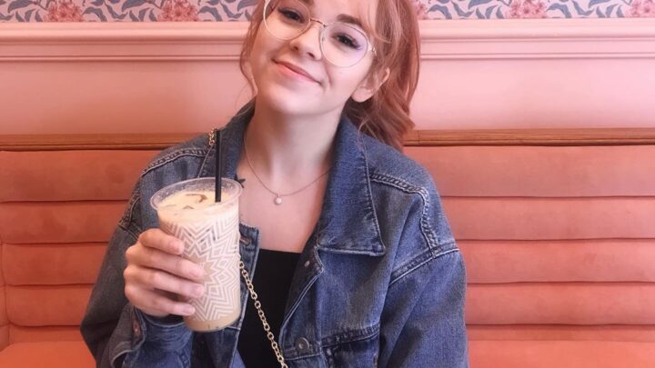 Cari Leigh Bio [Age, Married Husband, Instagram, TikTok, YouTube, Boyfriend, Net Worth, Videos, Wiki & More]