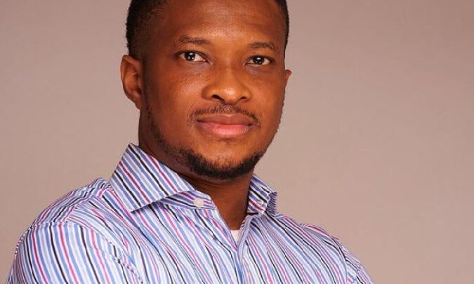 Lawrence Oyor Biography: Songs, Darasimi, Twin, Parents, Wedding, Pictures, Net Worth, Age, Wife, Wikipedia
