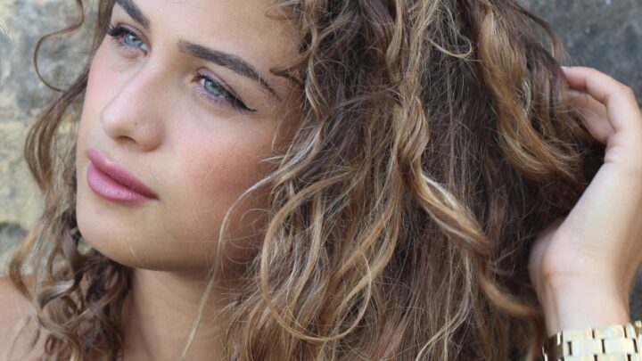 Antigoni Biography: Age, Pictures, Boyfriend, Net Worth, Wiki, Songs