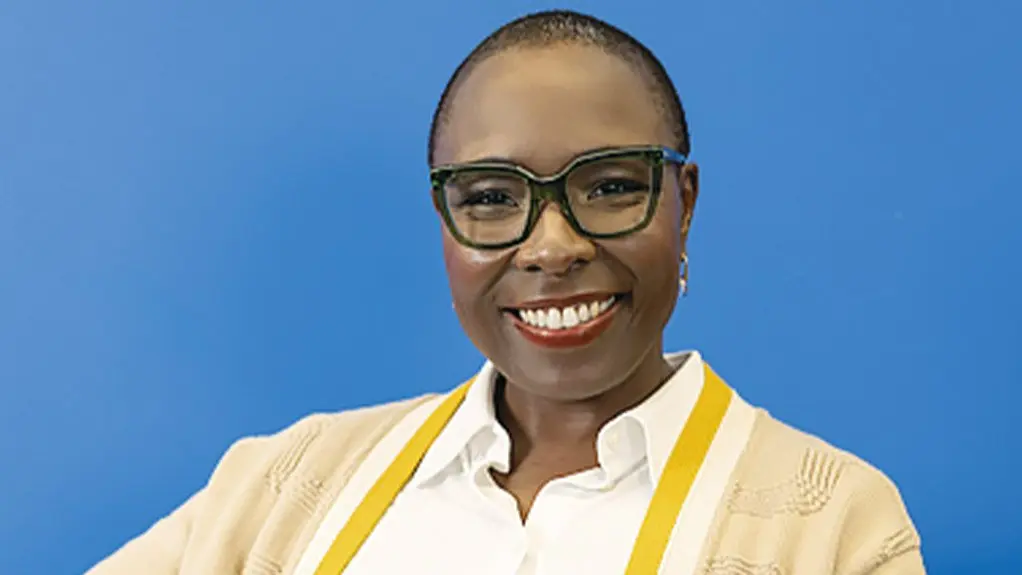 Basani Maluleke Biography: Age, Salary, Husband, Net Worth, Sister, African Bank, Father Basani Maluleke Biography: Age, Salary, Husband, Net Worth, Sister, African Bank, Father