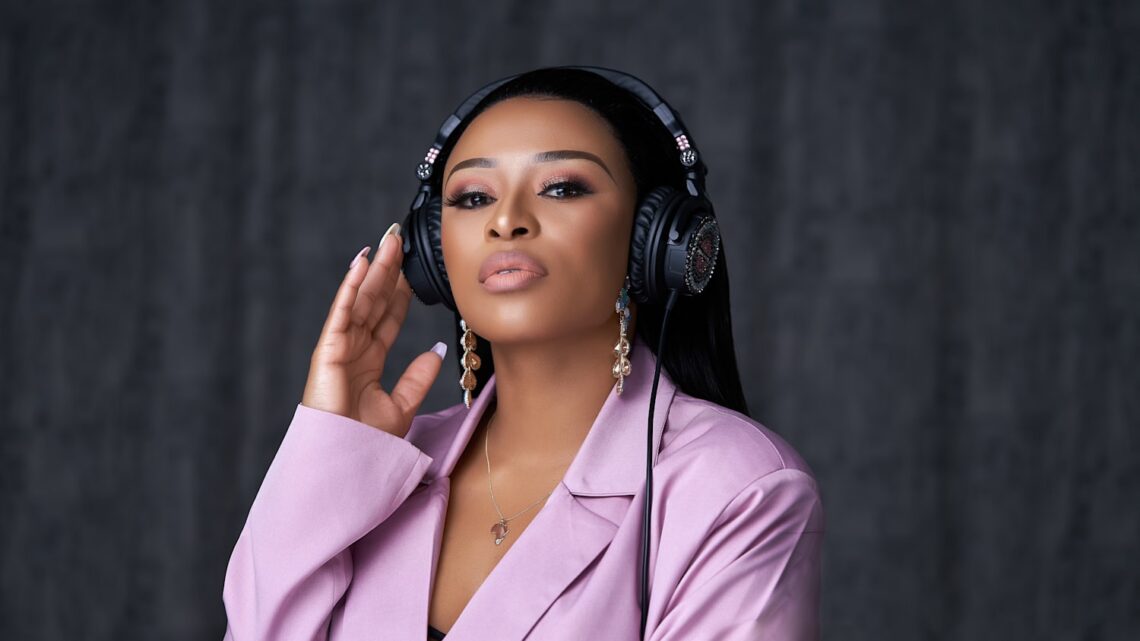 DJ Zinhle Biography: Age, Husband, Forbes Net Worth, Wiki, Songs, Instagram, AKA, Boyfriend, Daughter DJ Zinhle Biography: Age, Husband, Forbes Net Worth, Wiki, Songs, Instagram, AKA, Boyfriend, Daughter