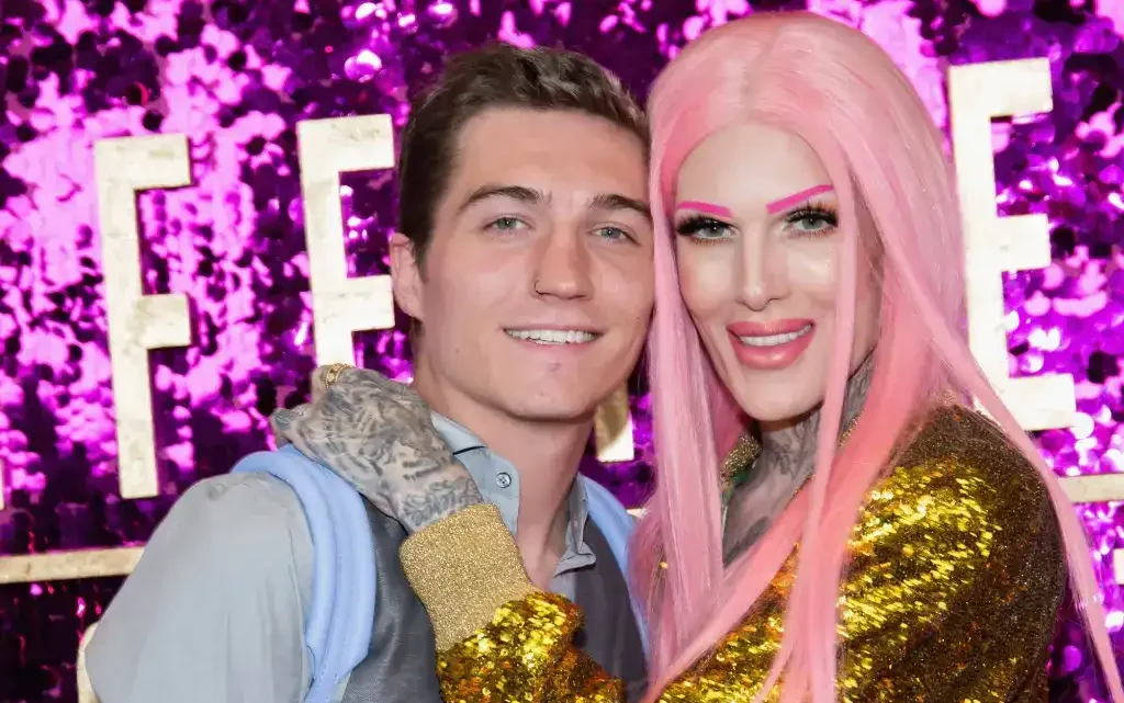 Nathan Schwandt Biography: Girlfriend, Age, Twitter, Brother, Birthday, Net Worth, TikTok, Wiki, Boyfriend Nathan Schwandt Biography: Girlfriend, Age, Twitter, Brother, Birthday, Net Worth, TikTok, Wiki, Boyfriend