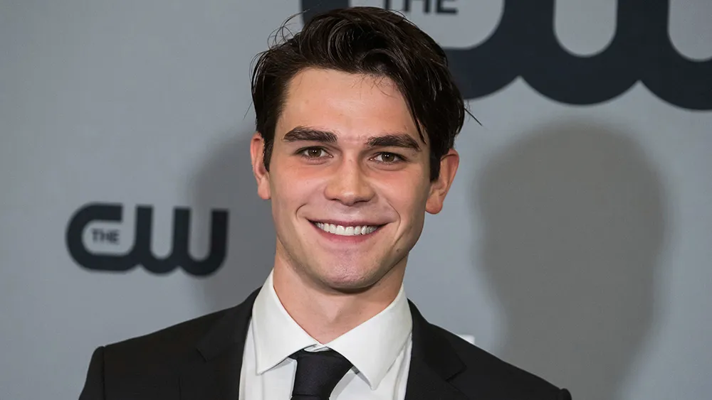 KJ Apa Biography: Movies, Net Worth, Tv Shows, Age, Dad, Tattoos, IMDb, Girlfriend, Height KJ Apa Biography: Movies, Net Worth, Tv Shows, Age, Dad, Tattoos, IMDb, Girlfriend, Height