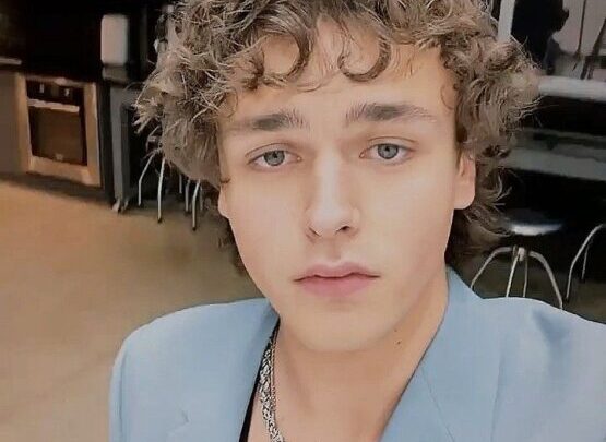 Jonah Marais Biography: Songs, Age, Net Worth, Height, Girlfriend, Full Name, Twitter, Birthday, Wiki