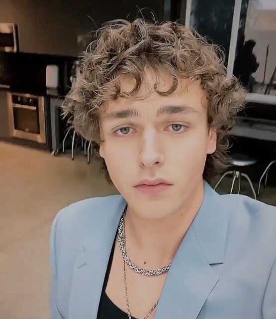 Jonah Marais Biography: Songs, Age, Net Worth, Height, Girlfriend, Full Name, Twitter, Birthday, Wiki Jonah Marais Biography: Songs, Age, Net Worth, Height, Girlfriend, Full Name, Twitter, Birthday, Wiki
