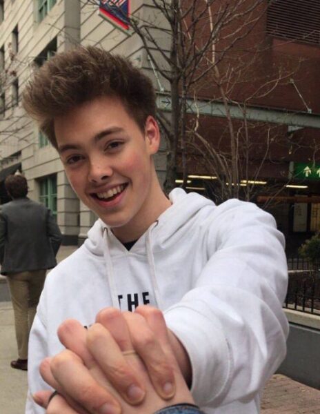 Zach Herron Biography, Age, Girlfriend, Height, Twitter, Net Worth, Birthday, Wiki