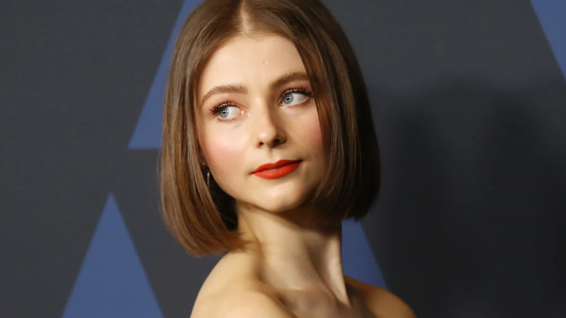 Thomasin McKenzie Biography: Age, Net Worth, Height, Boyfriend, Religion, IMDb, Interview, Instagram, Hobbit, Wiki Thomasin McKenzie Biography: Age, Net Worth, Height, Boyfriend, Religion, IMDb, Interview, Instagram, Hobbit, Wiki
