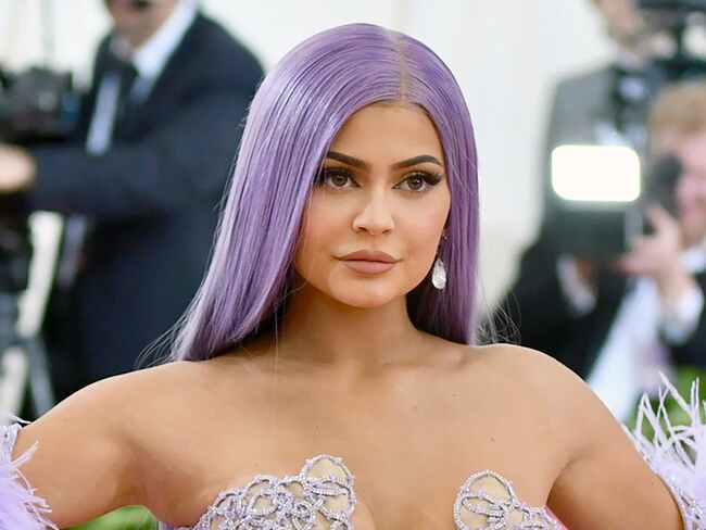 Kylie Jenner Biography: Son, Husband, Age, Siblings, Daughter, Net Worth, Boyfriend Dating, Cosmetics, Wikipedia, Height, House, Children