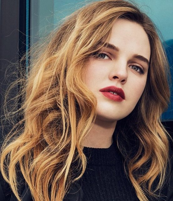 Odessa Young Biography: Height, Age, Teeth, Net Worth, Parents, Movies & TV Shows, Boyfriend, Agent