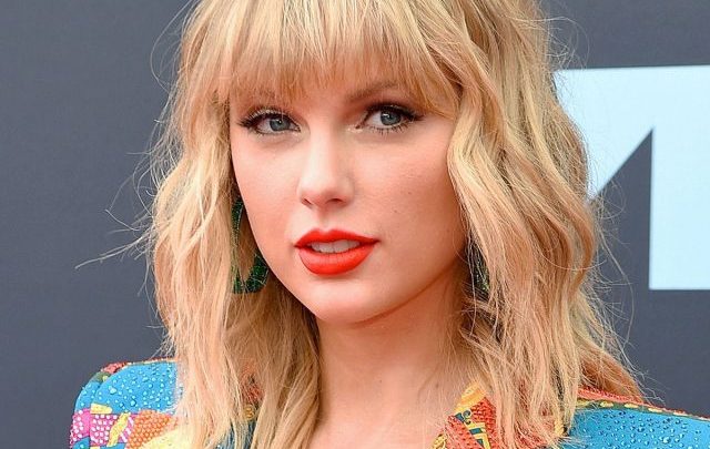 Taylor Swift Biography: Age, Movies, Net Worth, Songs, Awards, Instagram, Parents, Wiki, Boyfriend, Husband, Height