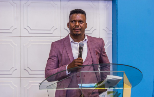 Bishop I Makamu Biography: Age, Net Worth, Wife, House, Children, Scandal, Divorce, Cars, Prayer, Wikipedia