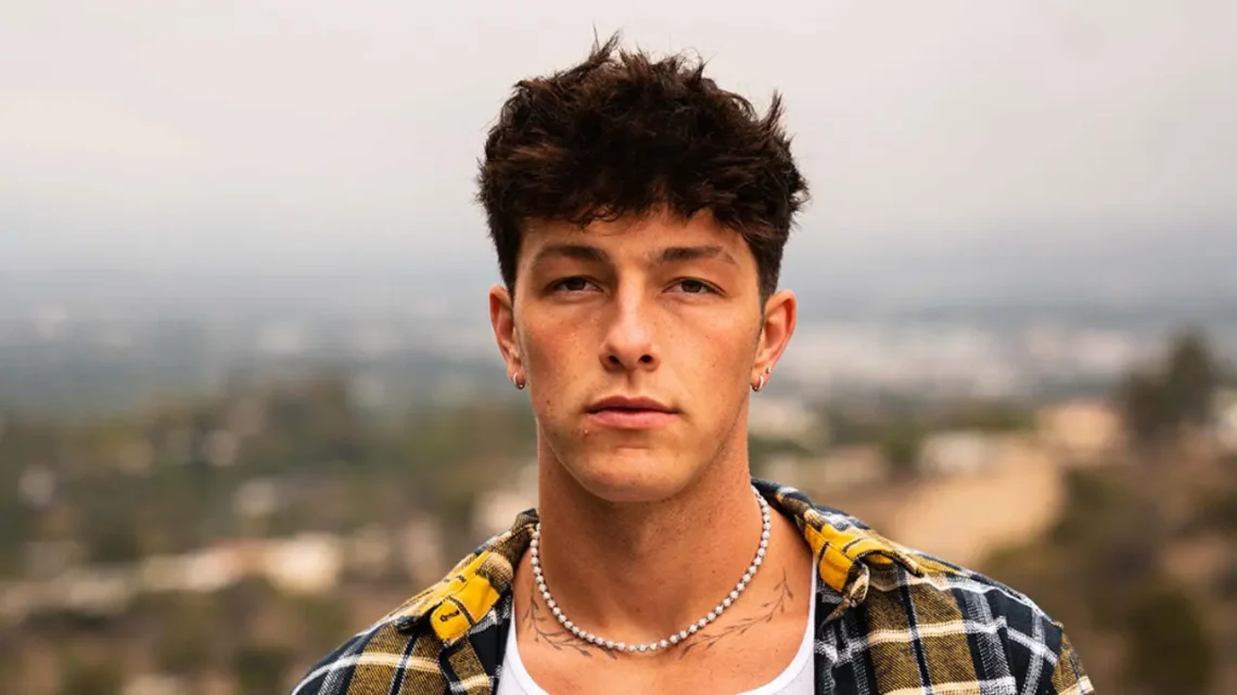 Tayler Holder Biography: Age, Girlfriend, Net Worth, Height, Wiki, TikTok, Boxing, 100 Rounds Tayler Holder Biography: Age, Girlfriend, Net Worth, Height, Wiki, TikTok, Boxing, 100 Rounds