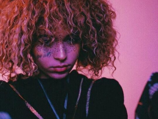 Ayleks Biography: Age, Net Worth, Songs, Boyfriend, Wikipedia, Pictures, Instagram, Facebook, Real Name, Twitter, Birthday