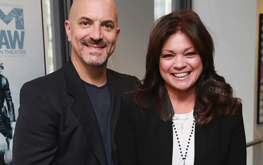 Valerie Bertinelli’s Husband Tom Vitale Biography: Age, Net Worth, Wedding, Wife, Wikipedia, Children, Instagram, Pictures Valerie Bertinelli’s Husband Tom Vitale Biography: Age, Net Worth, Wedding, Wife, Wikipedia, Children, Instagram, Pictures