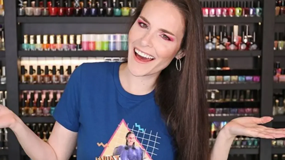 Simply Nailogical Biography: Age, Amazon, Net Worth, Birthday, Job, Twitter, Instagram, Boyfriend, Husband Simply Nailogical Biography: Age, Amazon, Net Worth, Birthday, Job, Twitter, Instagram, Boyfriend, Husband