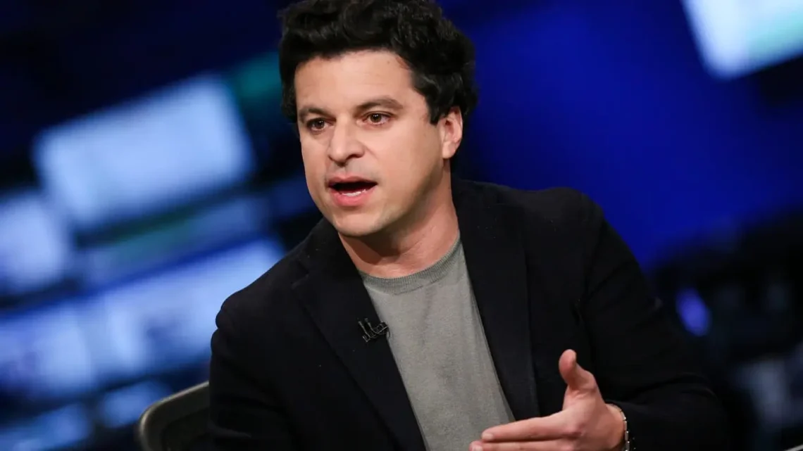 Noah Kerner Biography: Age, Wikipedia, Net Worth, Wife, Linkedin, Twitter, Email, Salary, Acorns, Girlfriend Noah Kerner Biography: Age, Wikipedia, Net Worth, Wife, Linkedin, Twitter, Email, Salary, Acorns, Girlfriend