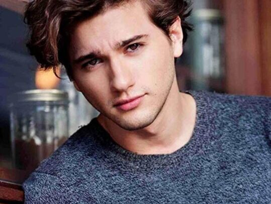 Alex Fitzalan Biography: Age, Net Worth, Instagram, Height, Wikipedia, Gif, Girlfriend Dating, Movies