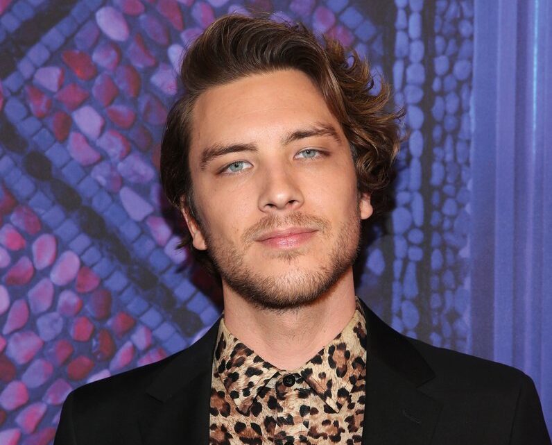 Cody Fern Biography: Age, Net Worth, Instagram, Movies & TV Shows, Interview, IMDb, Death?, Twitter, Partner Cody Fern Biography: Age, Net Worth, Instagram, Movies & TV Shows, Interview, IMDb, Death?, Twitter, Partner