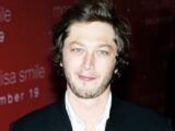 Ebon Moss-Bachrach Biography, IMDb, Net Worth, Wiki, Age, Instagram, Height, Look Alike, TV Shows, Girlfriend, Wife