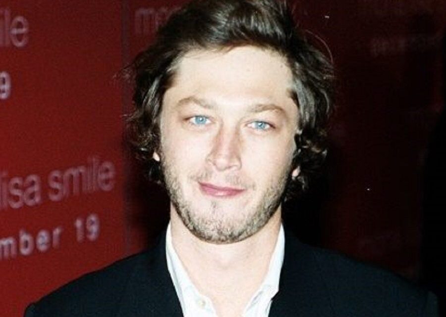 Ebon Moss-Bachrach Biography: IMDb, Net Worth, Wiki, Age, Instagram, Height, Look Alike, TV Shows, Girlfriend, Wife Ebon Moss-Bachrach Biography: IMDb, Net Worth, Wiki, Age, Instagram, Height, Look Alike, TV Shows, Girlfriend, Wife