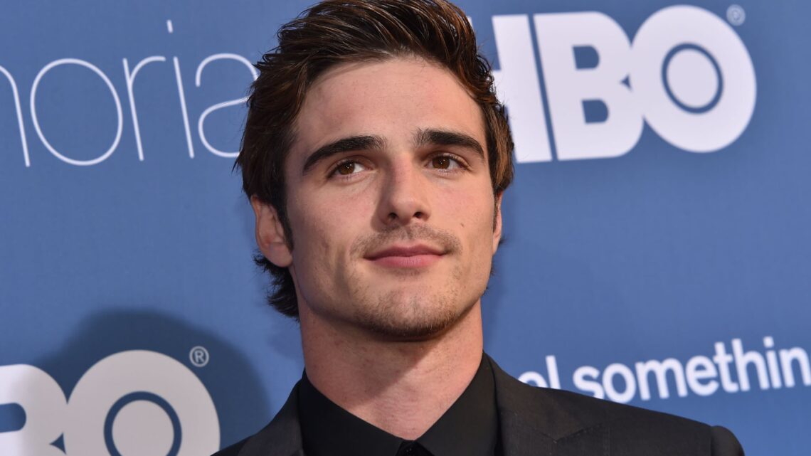 Jacob Elordi Biography: Height, Age, Movies & TV Shows, Net Worth, Instagram, Girlfriend, Wikipedia, Photos Jacob Elordi Biography: Height, Age, Movies & TV Shows, Net Worth, Instagram, Girlfriend, Wikipedia, Photos