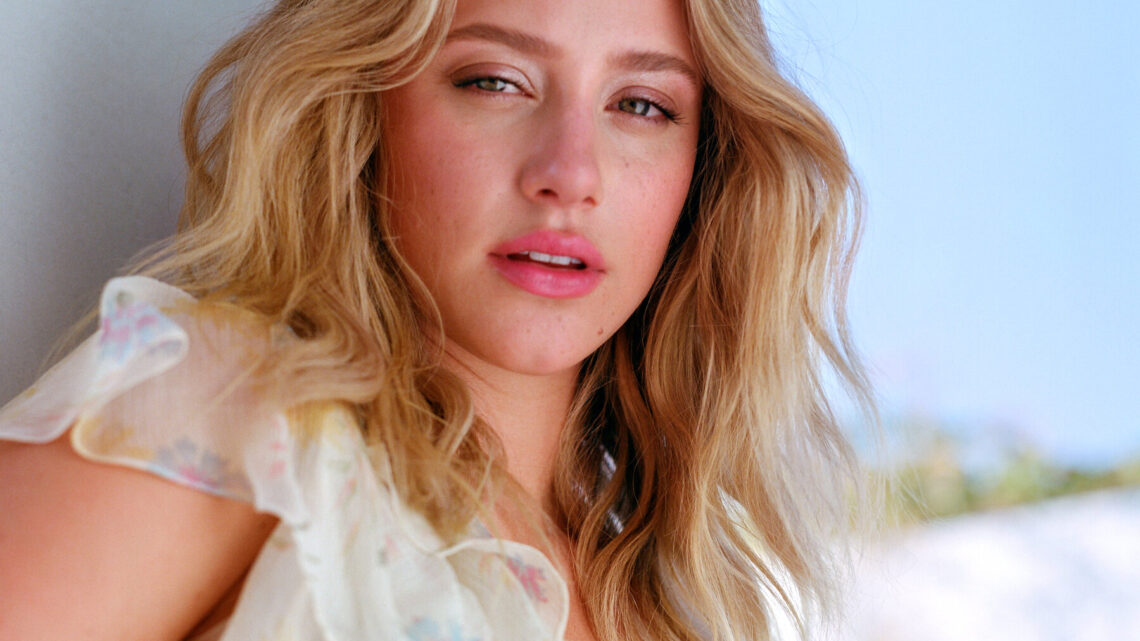 Lili Reinhart Biography: Age, TikTok, Net Worth, Daughter, Instagram, Sister, Boyfriend, Movies, Twitter, Wikipedia Lili Reinhart Biography: Age, TikTok, Net Worth, Daughter, Instagram, Sister, Boyfriend, Movies, Twitter, Wikipedia