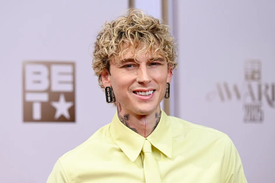 Machine Gun Kelly Biography: Net Worth, Age, Songs, Movies, Height, Daughter, Girlfriend, Songs, Wife, Wiki, Tattoos Machine Gun Kelly Biography: Net Worth, Age, Songs, Movies, Height, Daughter, Girlfriend, Songs, Wife, Wiki, Tattoos