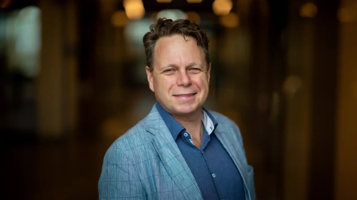 Tim Hogarth Biography: Age, Net Worth, Wife, Wikipedia, Antiques, Pictures, Children Tim Hogarth Biography: Age, Net Worth, Wife, Wikipedia, Antiques, Pictures, Children