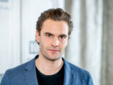 Tom Bateman Biography: Net Worth, Age, Siblings, Instagram, Wife, Twin Brother, Height, Siblings, Movies & TV Shows, Wiki