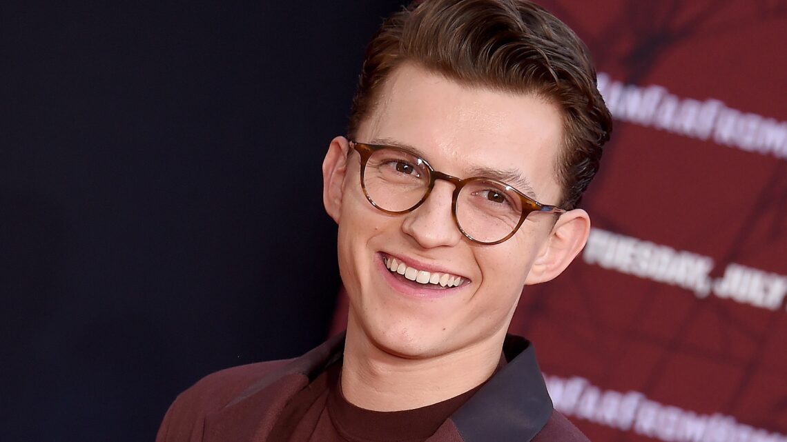 Tom Holland Biography: Age, Movies, Net Worth, Birthday, Height, Instagram, Girlfriend, Wikipedia, Spiderman, Photos Tom Holland Biography: Age, Movies, Net Worth, Birthday, Height, Instagram, Girlfriend, Wikipedia, Spiderman, Photos