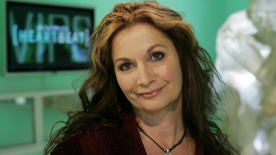Belinda Meuldijk Biography: Husband, Age, House, Net Worth, Wikipedia, Height, Books, Hometown, Father, Photos, Songs Belinda Meuldijk Biography: Husband, Age, House, Net Worth, Wikipedia, Height, Books, Hometown, Father, Photos, Songs