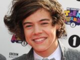Harry Styles Bio, Daughter, Songs, Net Worth, Age, Wikipedia, Album, Girlfriend, Tour, Movies, Height, Siblings