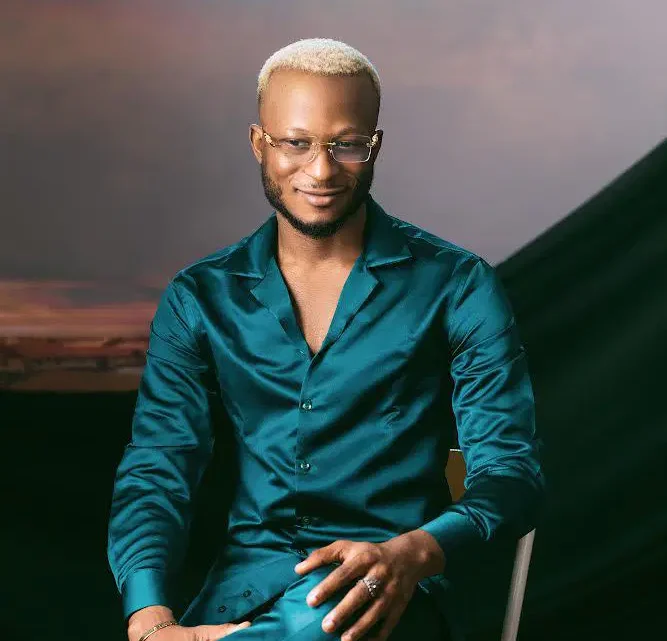 Ladele Biography: Age, Net Worth, Wikipedia, Photos, Songs, Girlfriend, Instagram Ladele Biography: Age, Net Worth, Wikipedia, Photos, Songs, Girlfriend, Instagram