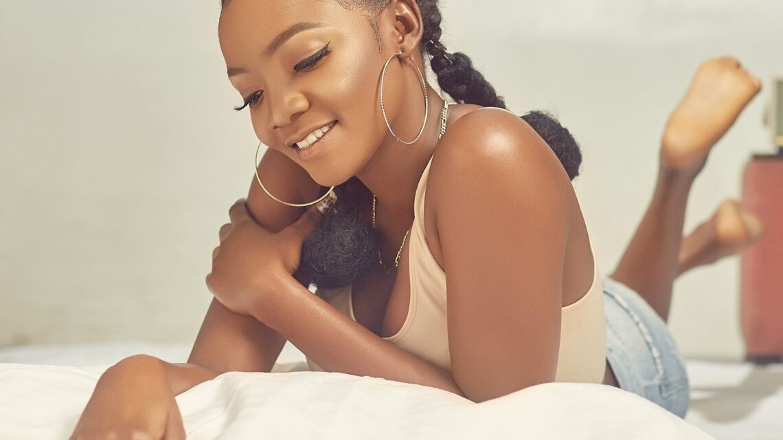 Simi Biography: Real Name, Husband, Child, Age, Daughter, Wikipedia, Latest Songs, Albums, Pictures, Awards, Instagram Simi Biography: Real Name, Husband, Child, Age, Daughter, Wikipedia, Latest Songs, Albums, Pictures, Awards, Instagram