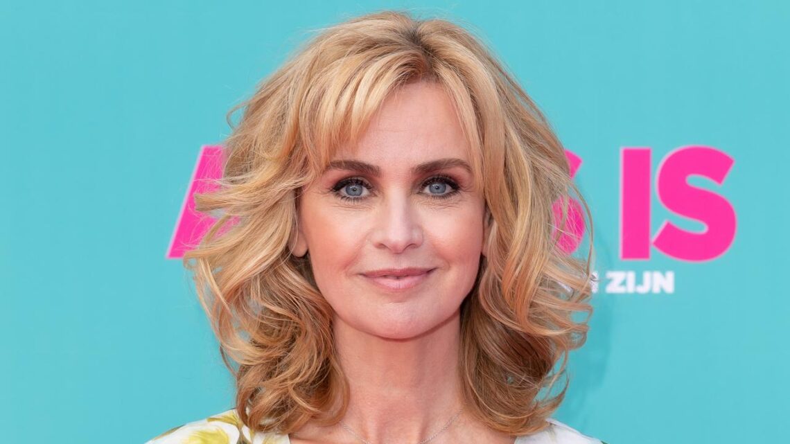 Daphne Deckers Biography: Net Worth, Husband, Wikipedia, Age, Instagram, Books, Daughter, Children, Height Daphne Deckers Biography: Net Worth, Husband, Wikipedia, Age, Instagram, Books, Daughter, Children, Height