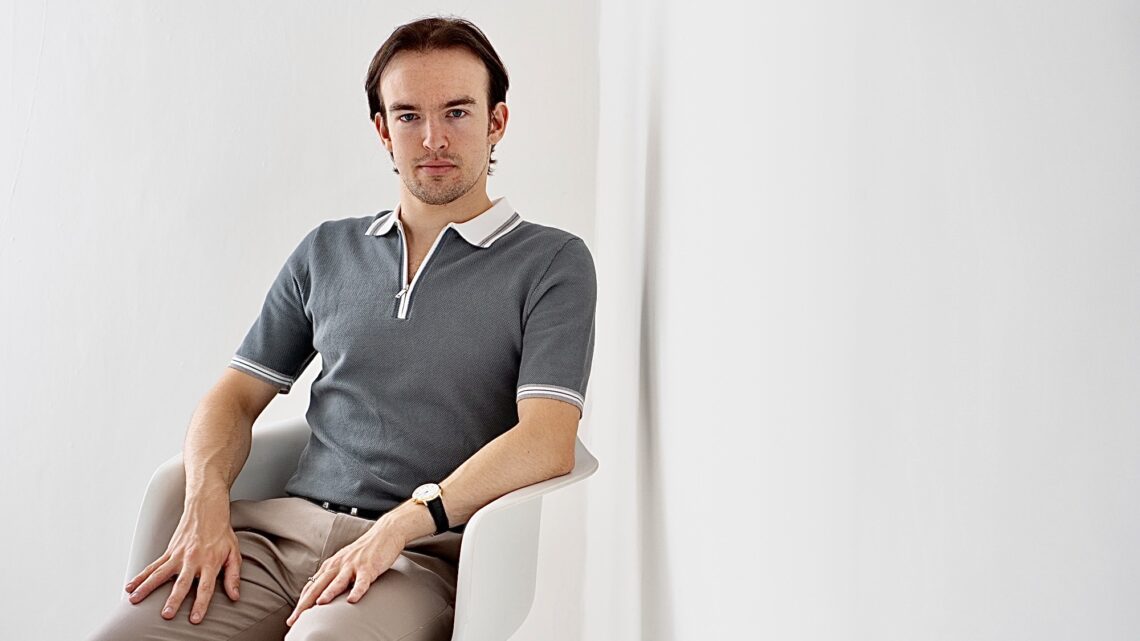 Cometan Biography: Age, Net Worth, Wife, Parents, Wikipedia, Books, Astronism, Height, Grandparents, Real Name Cometan Biography: Age, Net Worth, Wife, Parents, Wikipedia, Books, Astronism, Height, Grandparents, Real Name