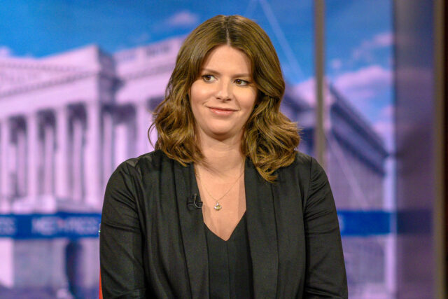 Kasie Hunt Bio, Baby, Age, Instagram, Net Worth, Spouse, News, Wedding, Salary, Wikipedia, Brain Tumor