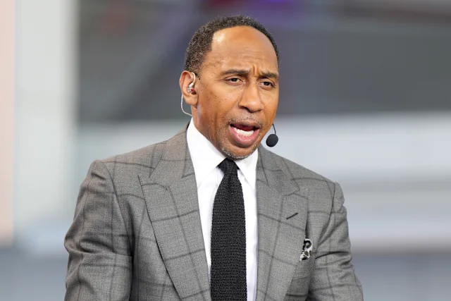 Stephen A. Smith Biography: Wife, Net Worth, Salary, Height, Age, Twitter, Contract, Daughters, Cowboys, Wikipedia Stephen A. Smith Biography: Wife, Net Worth, Salary, Height, Age, Twitter, Contract, Daughters, Cowboys, Wikipedia