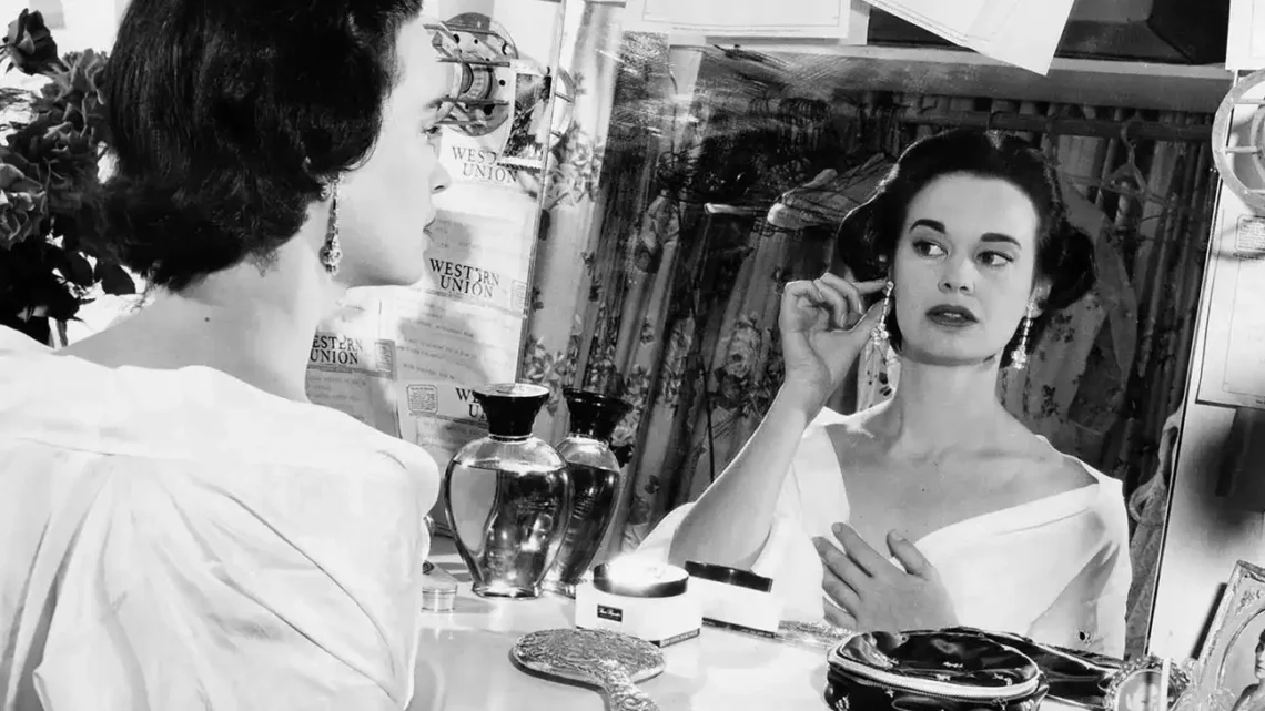 Gloria Vanderbilt Biography: Spouse, Net Worth, Clothes, Age, Perfume, Painting Wikipedia, Parents, Son Death, Children, Apartment Gloria Vanderbilt Biography: Spouse, Net Worth, Clothes, Age, Perfume, Painting Wikipedia, Parents, Son Death, Children, Apartment