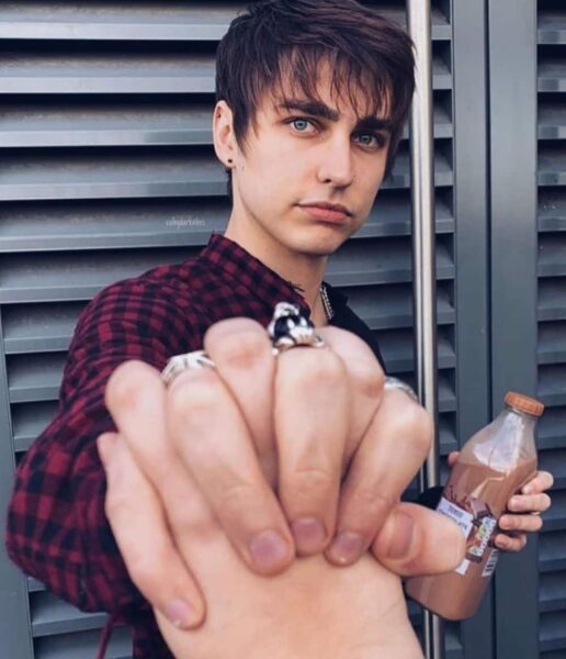 Colby Brock (Sam and Colby) Bio, Real Name, Girlfriend, Wikipedia, Height, Age, Net Worth, Songs, Birthday, Tattoos, Instagram