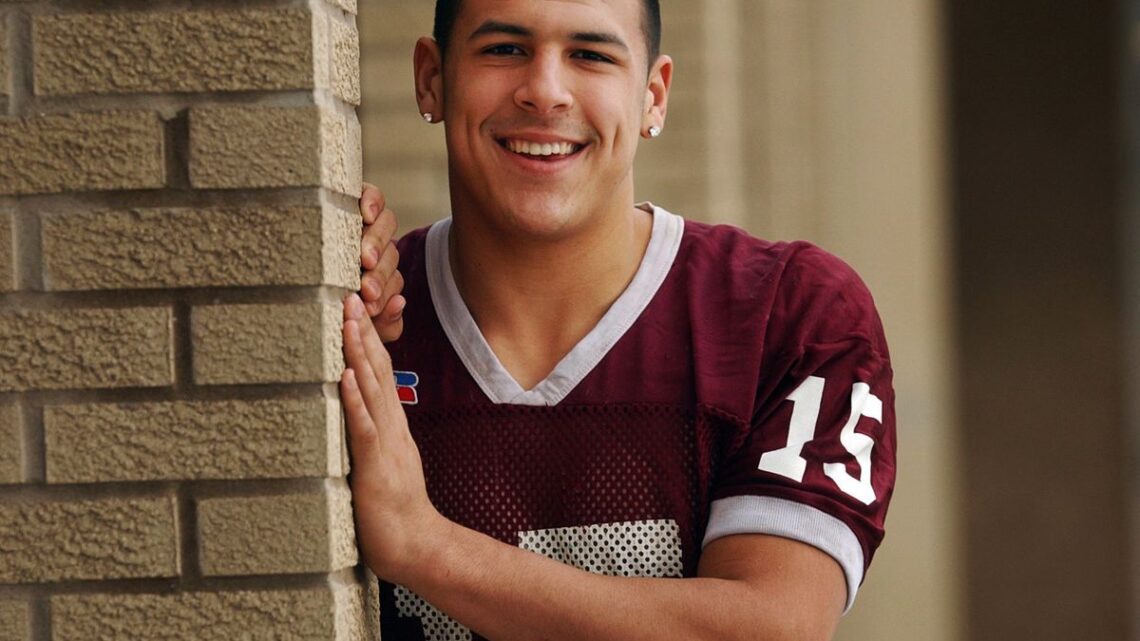 Aaron Hernandez Biography: Death, Age, Net Worth, Netflix, Height, Wife, Story, Documentary, Daughter, Stats, House, Wiki Aaron Hernandez Biography: Death, Age, Net Worth, Netflix, Height, Wife, Story, Documentary, Daughter, Stats, House, Wiki
