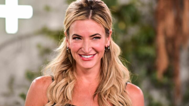 Cynthia Frelund Biography: Age, NFL, Net Worth, Husband, Salary, Boyfriend, Bills, Birthday, Education, Rankings, Wikipedia