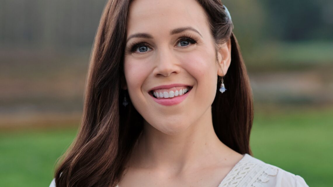 Erin Krakow Biography: Mother, Age, Height, Net Worth, Boyfriend Dating, Movies, Married Husband, Twitter, Wiki, Instagram, Baby Erin Krakow Biography: Mother, Age, Height, Net Worth, Boyfriend Dating, Movies, Married Husband, Twitter, Wiki, Instagram, Baby