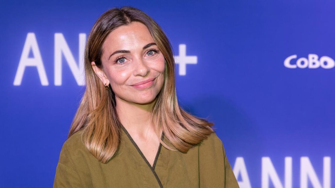Georgina Verbaan Biography: Relatie, Kind, Lengte, Leeftijd, Vriend, Wiki, Serie, Instagam, Twitter, Dochter, Afkomst, Maartje Wortel Georgina Verbaan Biography: Relatie, Kind, Lengte, Leeftijd, Vriend, Wiki, Serie, Instagam, Twitter, Dochter, Afkomst, Maartje Wortel