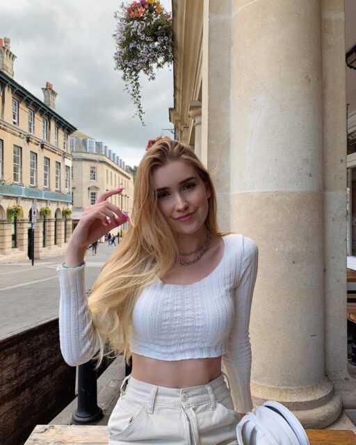 Mia Maples Bio, Age, Wikipedia, Net Worth, Real Name, Boyfriend, Height, Merch, Birthday, Dog, Fiancé, Instagram, YouTube, TikTok