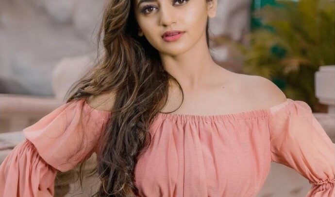 Helly Shah Biography: Husband, TV Shows, Net Worth, Movies, Age, Instagram, Awards, Cast, Relationship, Family, Photos, Wikipedia, Boyfriend