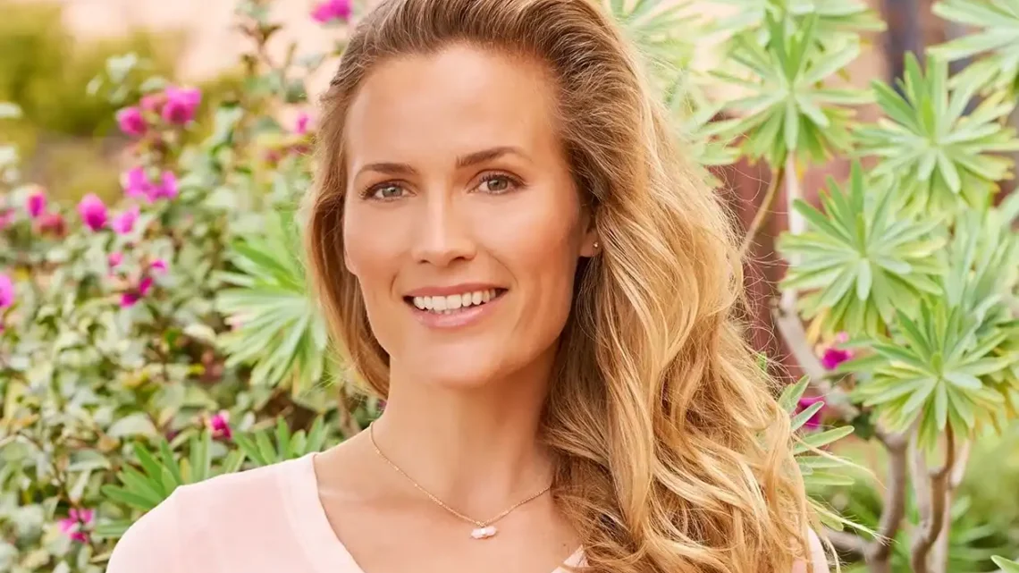 Jill de Jong Biography: Instagram, Age, Net Worth, MD, Tonal, Husband, Images, Tom Raider, Lara Croft, Podcast, Wikipedia, Bellazon