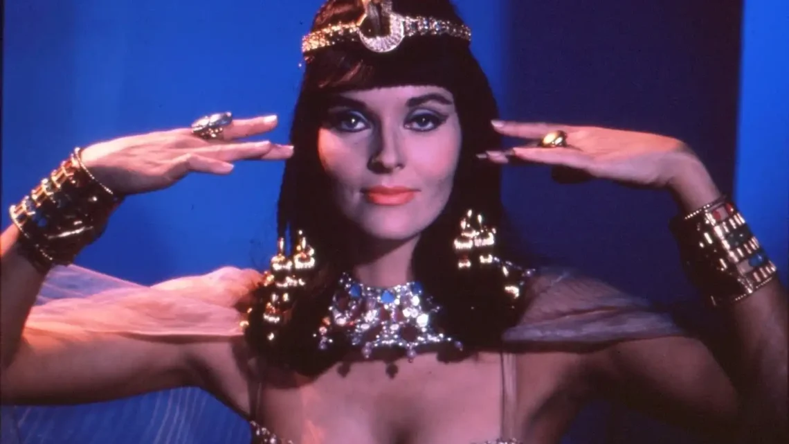 Lee Meriwether Biography: Age, Movies & TV Shows, Net Worth, Husband, Photos, Catwoman, House, Star Trek, Daughters, Height, IMDb Lee Meriwether Biography: Age, Movies & TV Shows, Net Worth, Husband, Photos, Catwoman, House, Star Trek, Daughters, Height, IMDb