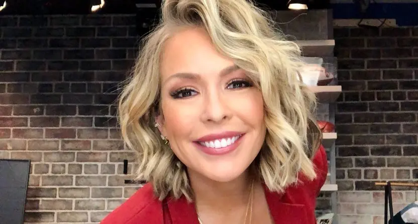 NFL Colleen Wolfe Biography: Height, Husband, Age, Net Worth, Hair, Weight, Dad, No Makeup, Twitter, Salary, Wikipedia, Photos, Measurements